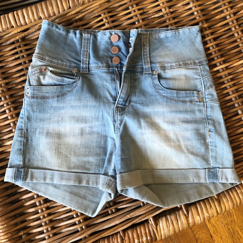 Y2K WANNA BETTA BUTT DENIM SHORTS 💥